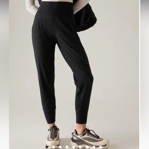 Athleta Venice mid-rise jogger